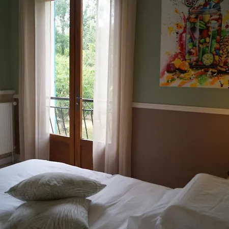 Bed and Breakfast La Maison Des Eaux 3*