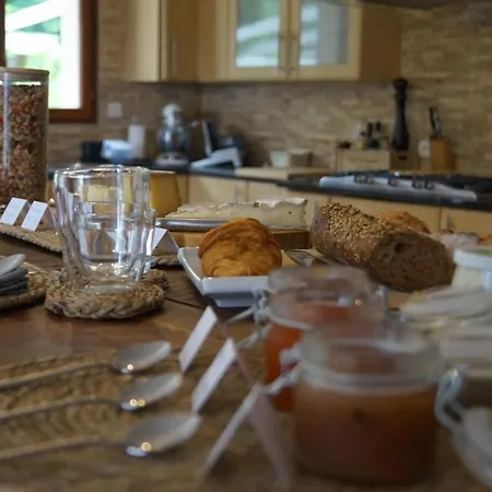 La Maison Des Eaux Bed and Breakfast 3*