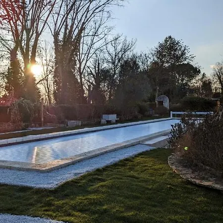 La Maison Des Eaux Bed and Breakfast 3*